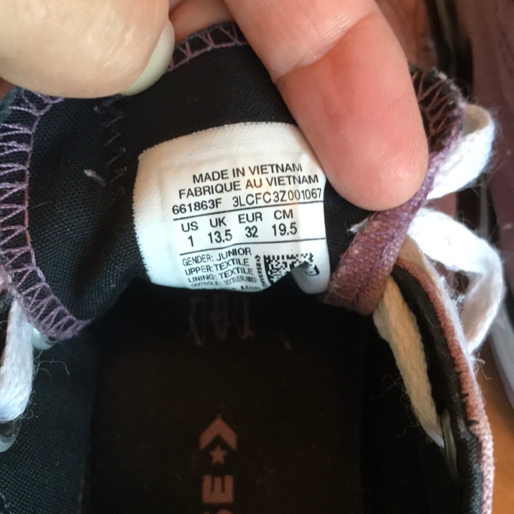 Girls Converse All Stars size 1 *play condition* - Picture 3 of 4